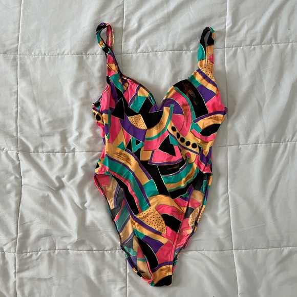 ‼️SOLD ‼️ Retro 80s Hi-thigh Geometric Swimsuit - Picture 8 of 14